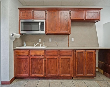 2412 N Palmer Circle - Photo Thumbnail 2