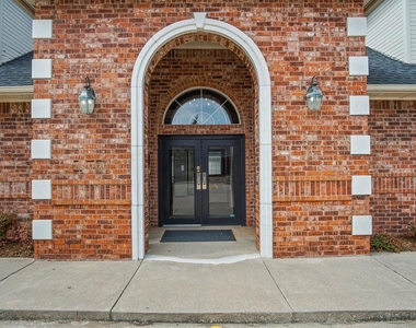 2412 N Palmer Circle - Photo Thumbnail 26