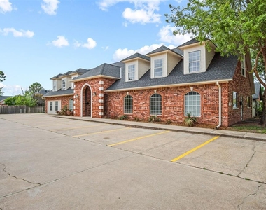 2412 N Palmer Circle - Photo Thumbnail 27