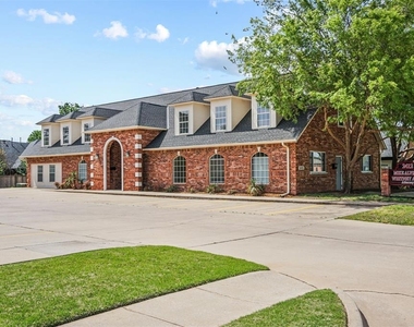 2412 N Palmer Circle - Photo Thumbnail 29