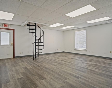2412 N Palmer Circle - Photo Thumbnail 6