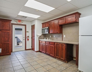 2412 N Palmer Circle - Photo Thumbnail 1
