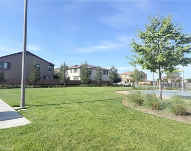 729 S Sumac - Photo Thumbnail 19