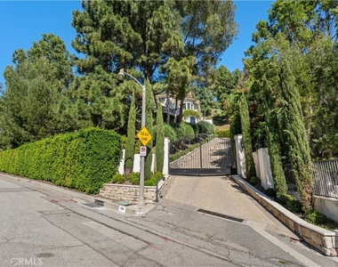 1210 Chantilly - Photo Thumbnail 37