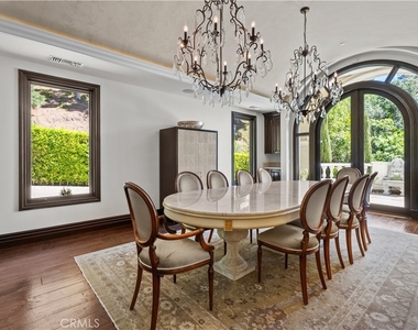 1210 Chantilly - Photo Thumbnail 9