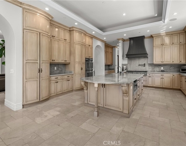 1210 Chantilly - Photo Thumbnail 8
