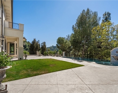 1210 Chantilly - Photo Thumbnail 30