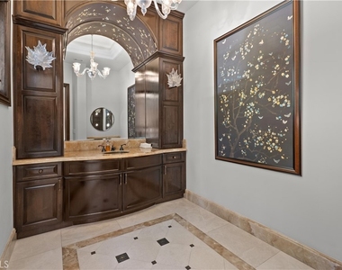 1210 Chantilly - Photo Thumbnail 14