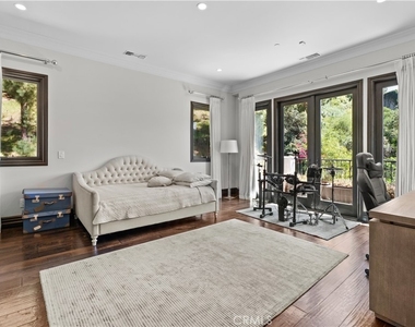 1210 Chantilly - Photo Thumbnail 22