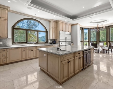 1210 Chantilly - Photo Thumbnail 7