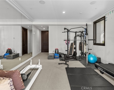 1210 Chantilly - Photo Thumbnail 33