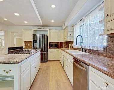 5224 Woodlake - Photo Thumbnail 10