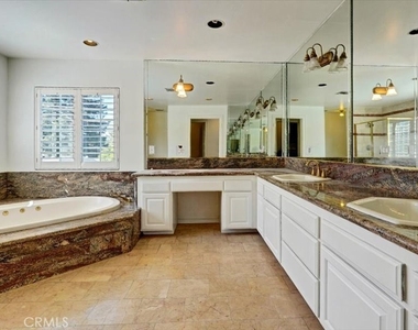 5224 Woodlake - Photo Thumbnail 25