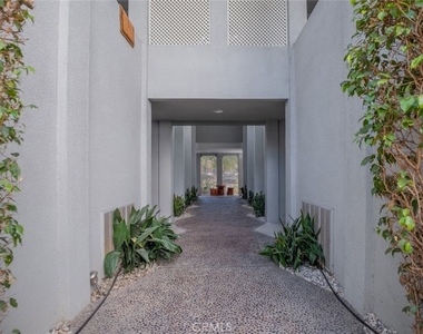 432 S Sierra Madre Boulevard - Photo Thumbnail 6