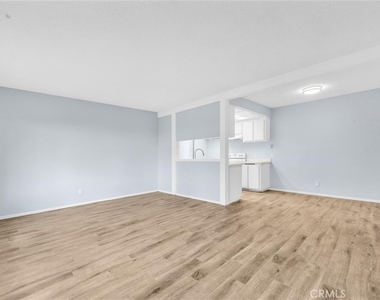 1735 E Washington - Photo Thumbnail 2