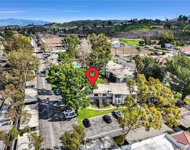 1735 E Washington - Photo Thumbnail 8