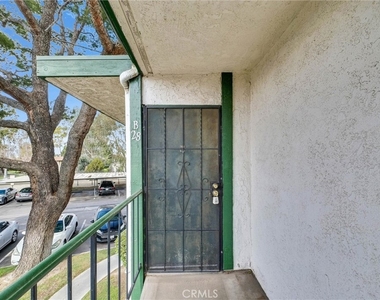 1735 E Washington - Photo Thumbnail 1