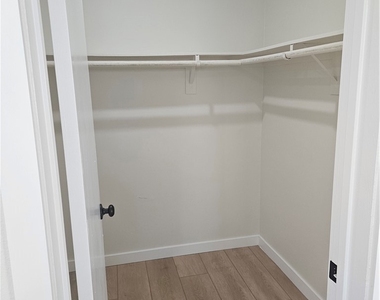 6801 Glen Drive - Photo Thumbnail 11