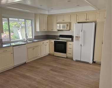 6801 Glen Drive - Photo Thumbnail 4