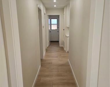 6801 Glen Drive - Photo Thumbnail 7
