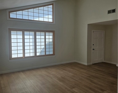 6801 Glen Drive - Photo Thumbnail 2