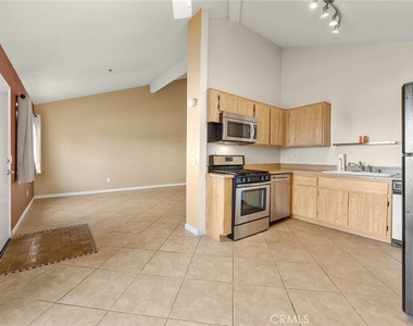 409 Utica - Photo Thumbnail 10