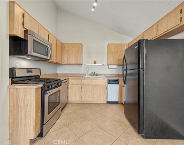 409 Utica - Photo Thumbnail 9