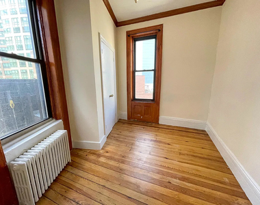 Sullivan Street - Photo Thumbnail 4