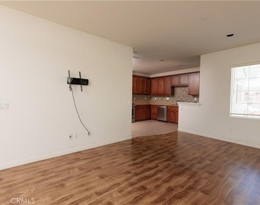 710 E Valencia - Photo Thumbnail 5