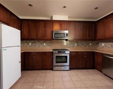 710 E Valencia - Photo Thumbnail 2