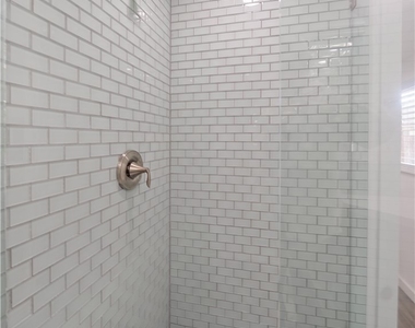 426 Brooks - Photo Thumbnail 3