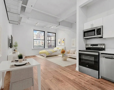 West 36th Street / 8th ave - Photo Thumbnail 1