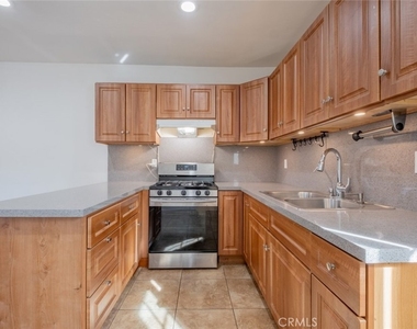 10407 Mcclemont Avenue - Photo Thumbnail 5