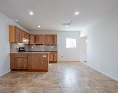 10407 Mcclemont Avenue - Photo Thumbnail 3