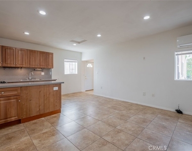 10407 Mcclemont Avenue - Photo Thumbnail 7