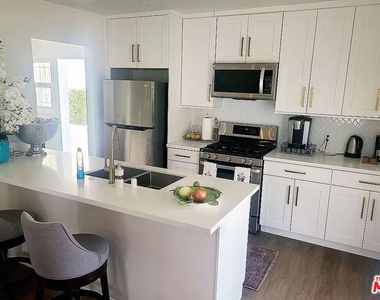 4770 Edgewood - Photo Thumbnail 10