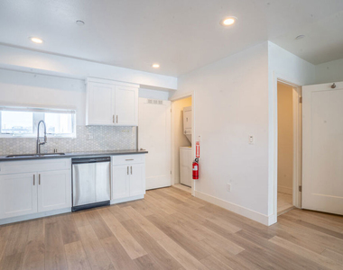 608 N Gramercy Place - Photo Thumbnail 2