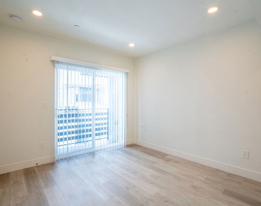 608 N Gramercy Place - Photo Thumbnail 3