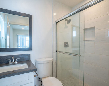 608 N Gramercy Place - Photo Thumbnail 4