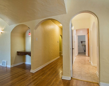 1071 S Cloverdale Avenue - Photo Thumbnail 16