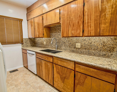 1071 S Cloverdale Avenue - Photo Thumbnail 21