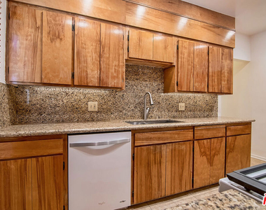 1071 S Cloverdale Avenue - Photo Thumbnail 22