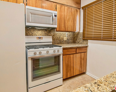 1071 S Cloverdale Avenue - Photo Thumbnail 23