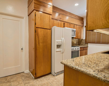1071 S Cloverdale Avenue - Photo Thumbnail 19