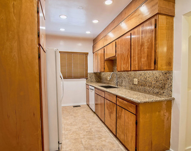 1071 S Cloverdale Avenue - Photo Thumbnail 20