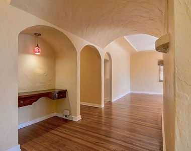1071 S Cloverdale Avenue - Photo Thumbnail 9