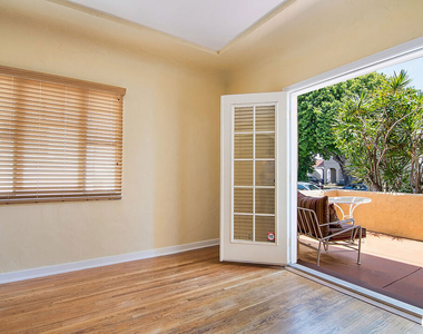 1071 S Cloverdale Avenue - Photo Thumbnail 13