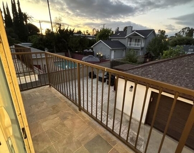15147 Otsego Street - Photo Thumbnail 8