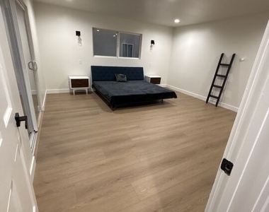 15147 Otsego Street - Photo Thumbnail 11