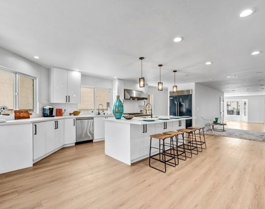 15147 Otsego Street - Photo Thumbnail 4